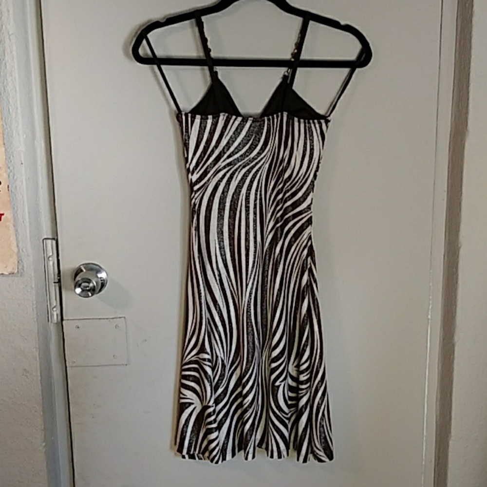 Dress - Picture 5 of 5